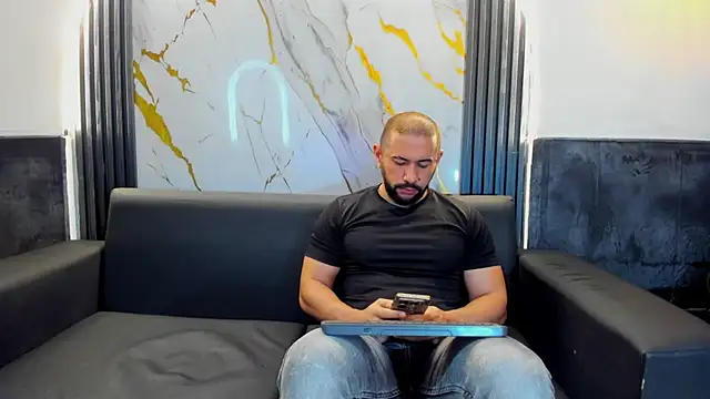 Snapshot of isaac_franko chatting on November 17, 9:19 pm isaac franko online show from November 17, 9:19 pm