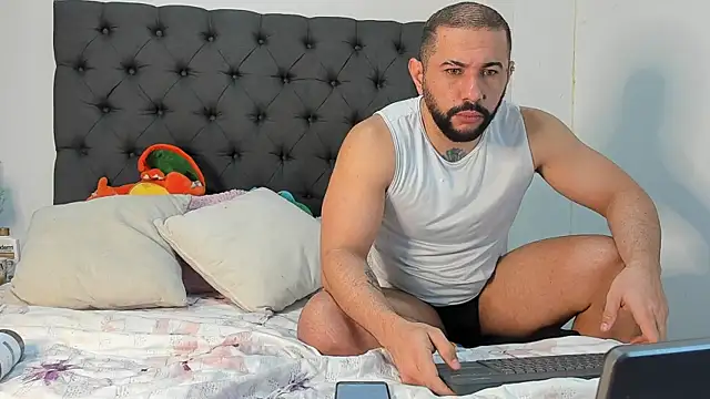 Snapshot of isaac_franko chatting on November 30, 10:54 pm isaac franko online show from November 30, 10:54 pm