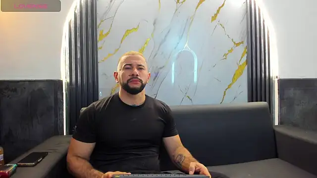 Snapshot of isaac_franko chatting on November 8, 9:18 pm isaac franko online show from November 8, 9:18 pm