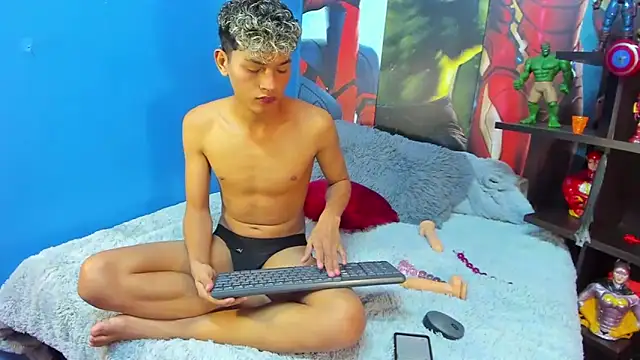 Snapshot of Sammy_Millers chatting on December 4, 11:37 pm Sammy Millers online show from December 4, 11:37 pm