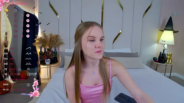 Lili Lohan online show from October 26, 5:13 pm