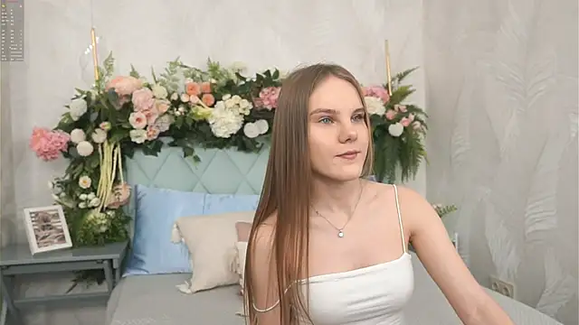 Lili Lohan online show from March 15, 5:03 am