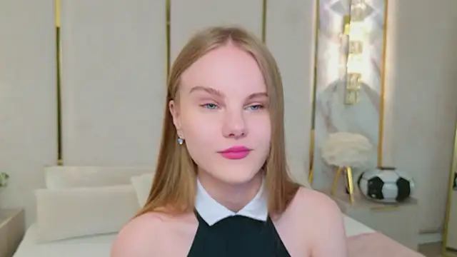 Snapshot of Lili_Lohan chatting on July 9, 5:08 am Lili Lohan online show from July 9, 5:08 am