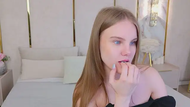 Snapshot of Lili_Lohan chatting on July 23, 5:05 am Lili Lohan online show from July 23, 5:05 am