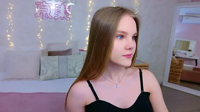 Lili Lohan online show from April 19, 5:08 am