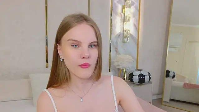 Snapshot of Lili_Lohan chatting on July 11, 5:08 am Lili Lohan online show from July 11, 5:08 am