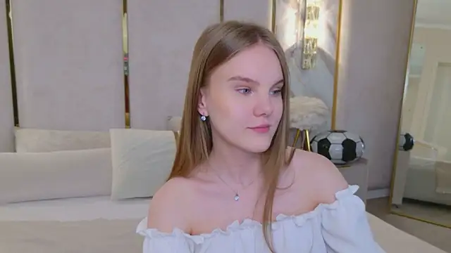 Snapshot of Lili_Lohan chatting on July 13, 5:07 am Lili Lohan online show from July 13, 5:07 am