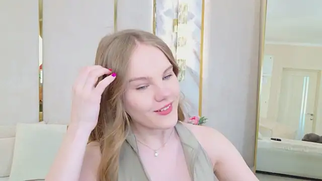 Lili Lohan online show from May 31, 5:02 am