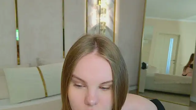 Snapshot of Lili_Lohan chatting on July 12, 5:08 am Lili Lohan online show from July 12, 5:08 am