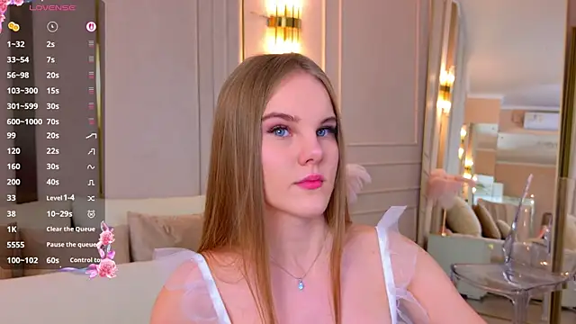 Lili Lohan online show from November 14, 5:05 pm