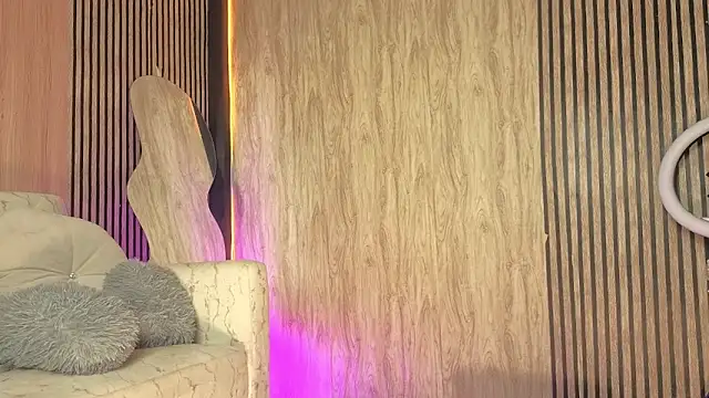 Lilieth Hot  online show from February 7, 9:45 pm