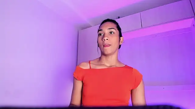 AnahiCollins online show from May 4, 1:03 pm