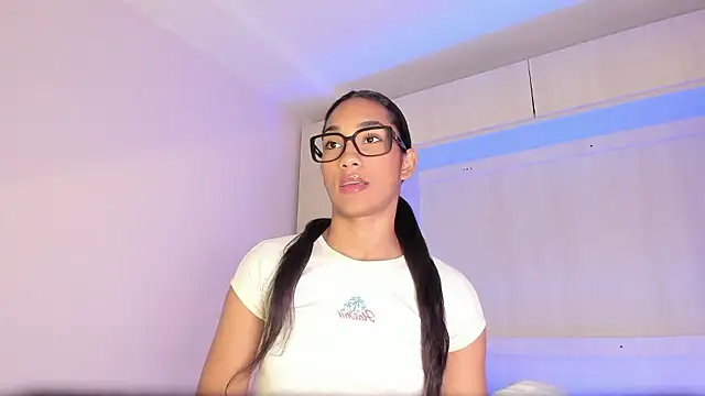 AnahiCollins online show from January 18, 11:35 am