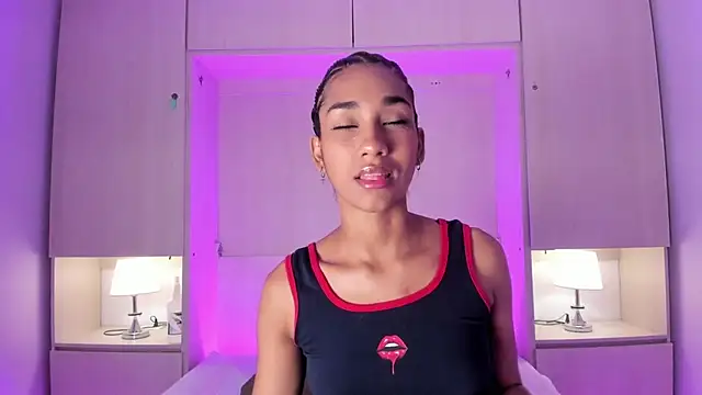 AnahiCollins online show from May 19, 11:50 am