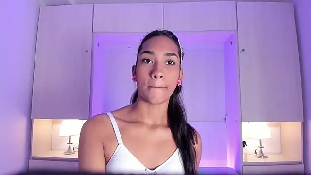 AnahiCollins online show from February 19, 11:40 am