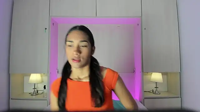 AnahiCollins online show from March 28, 11:33 am