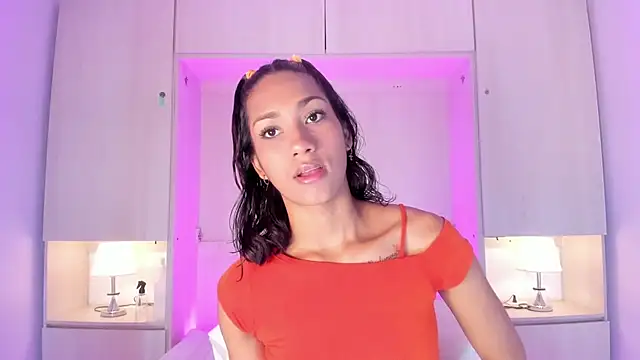 Snapshot of AnahiCollins chatting on June 15, 11:43 am AnahiCollins online show from June 15, 11:43 am