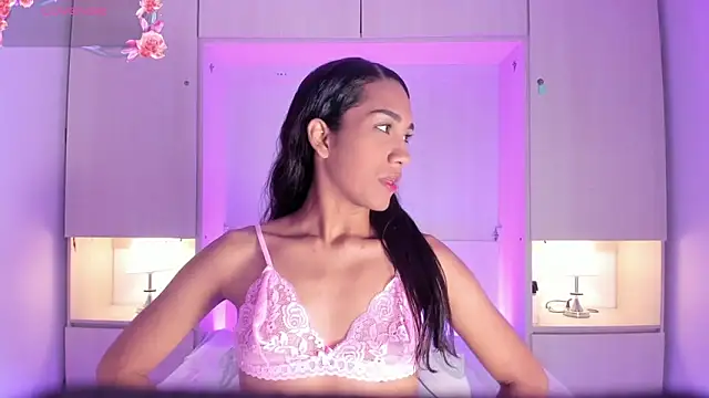 AnahiCollins online show from April 1, 11:33 am