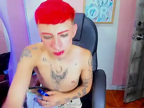 Snapshot of Mila_Leon chatting on February 19, 1:46 am Mila Leon online show from February 19, 1:46 am