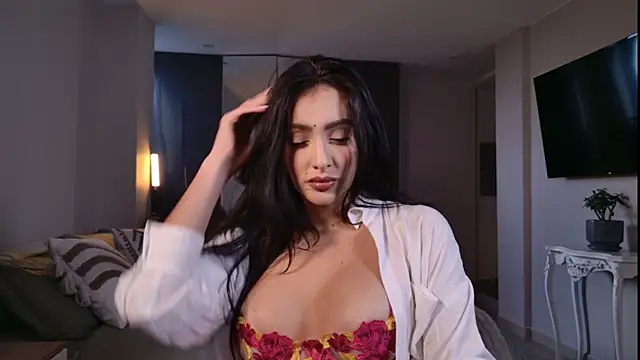 Snapshot of Milana_De chatting on November 7, 10:35 pm Milana De online show from November 7, 10:35 pm