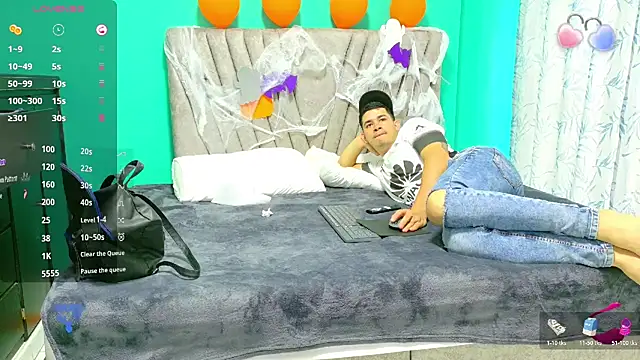 Laura King online show from November 3, 7:17 pm