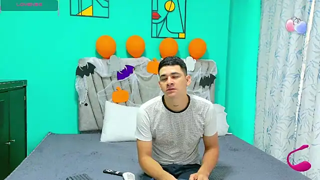 Laura King online show from October 29, 7:24 pm