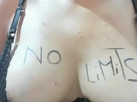 Snapshot of Valentinahot7 chatting on February 25, 1:00 pm Valentinahot7 online show from February 25, 1:00 pm