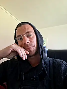 Snapshot of iveleche0987 chatting on October 2, 12:41 pm iveleche0987 online show from October 2, 12:41 pm