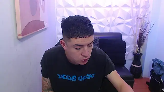 Snapshot of Adam_Blaze chatting on September 30, 4:24 pm Adam Blaze online show from September 30, 4:24 pm