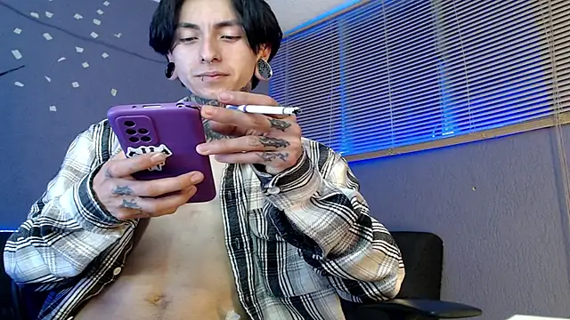 Snapshot of Kuregari_xs chatting on October 9, 4:02 am Kuregari xs online show from October 9, 4:02 am