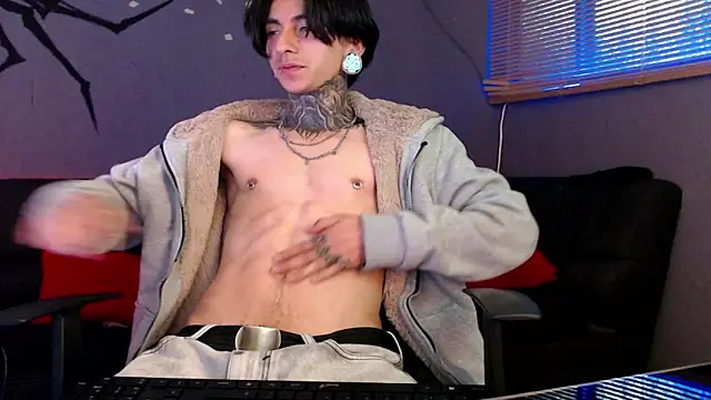 Snapshot of Kuregari_xs chatting on October 1, 3:44 am Kuregari xs online show from October 1, 3:44 am