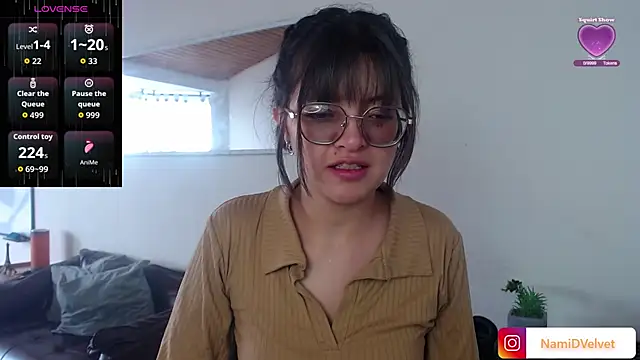 Snapshot of NamiDVelvet chatting on October 22, 3:11 pm NamiDVelvet online show from October 22, 3:11 pm