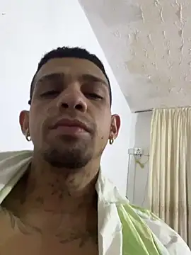 Snapshot of Valentino-elTuyo chatting on June 3, 9:10 am Valentino-elTuyo online show from June 3, 9:10 am