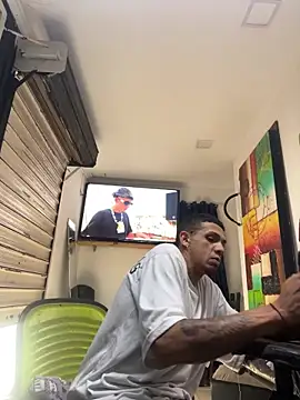 Snapshot of Valentino-elTuyo chatting on June 4, 6:01 pm Valentino-elTuyo online show from June 4, 6:01 pm
