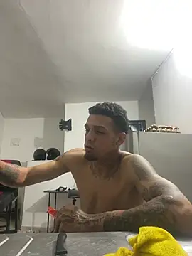 Snapshot of Valentino-elTuyo chatting on July 12, 12:00 am Valentino-elTuyo online show from July 12, 12:00 am