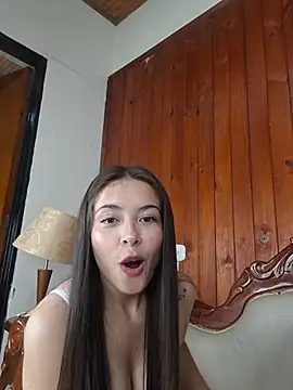 EmmaValencia  online show from April 18, 7:00 am