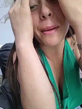 EmmaValencia  online show from April 7, 7:15 pm