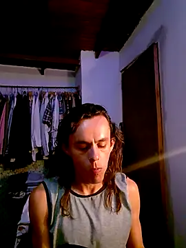 Snapshot of monroedelrey chatting on December 13, 10:05 pm monroedelrey online show from December 13, 10:05 pm