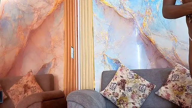 Nahomy Smiths aws online show from October 21, 9:36 pm