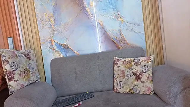 Nahomy Smiths aws online show from October 17, 10:00 pm