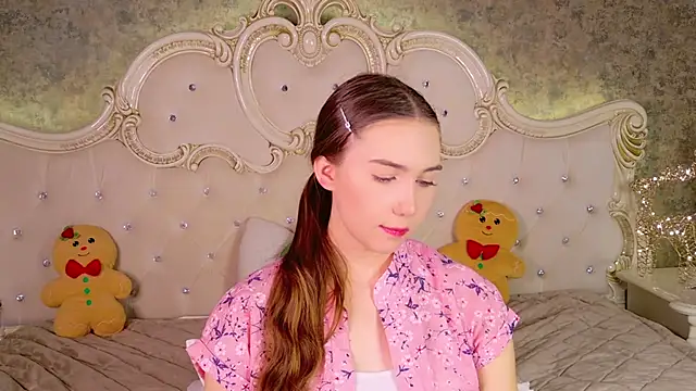 OliviaLay online show from December 5, 11:20 am