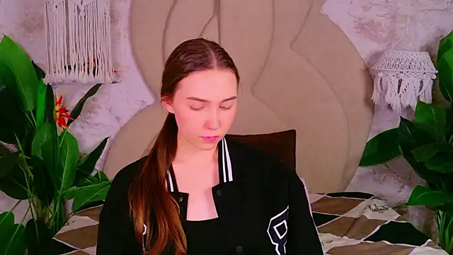 OliviaLay online show from January 7, 2:00 pm