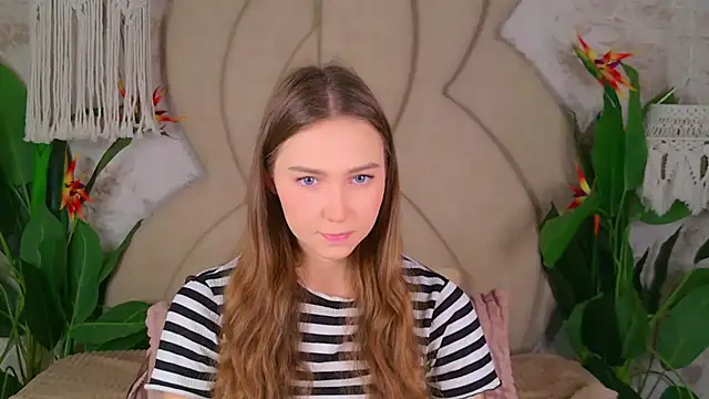 OliviaLay online show from November 17, 9:57 am