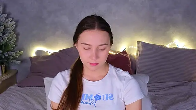 OliviaLay online show from January 10, 11:05 am