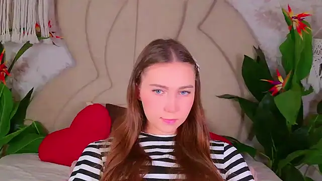 OliviaLay online show from November 10, 11:15 am