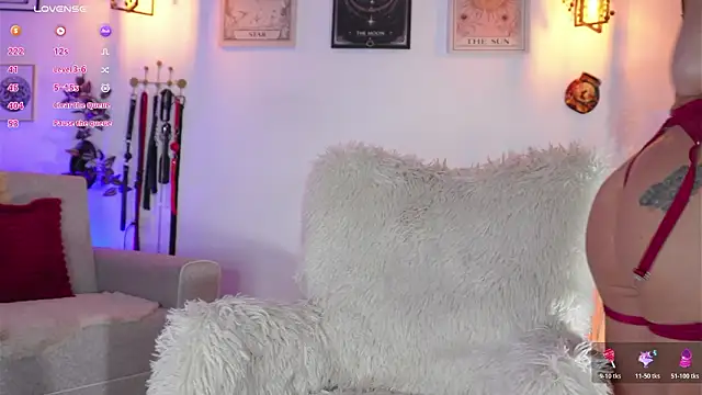 curlynatashaa online show from January 17, 5:44 am