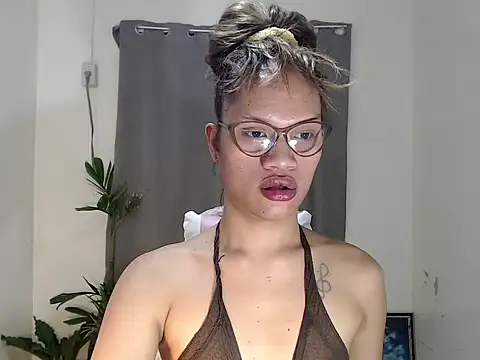 amandareddragon online show from April 6, 6:09 pm