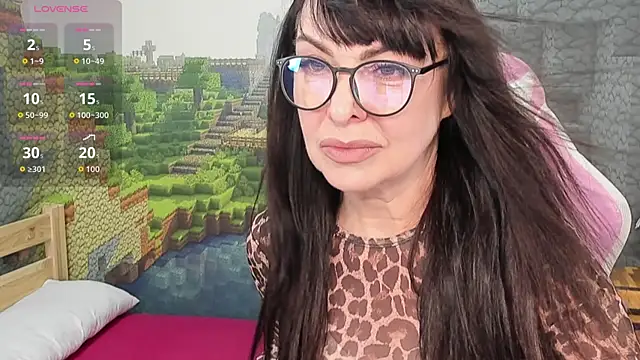 Snapshot of LindaRomero chatting on November 12, 10:41 am LindaRomero online show from November 12, 10:41 am