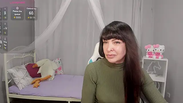 Snapshot of LindaRomero chatting on November 8, 10:08 am LindaRomero online show from November 8, 10:08 am