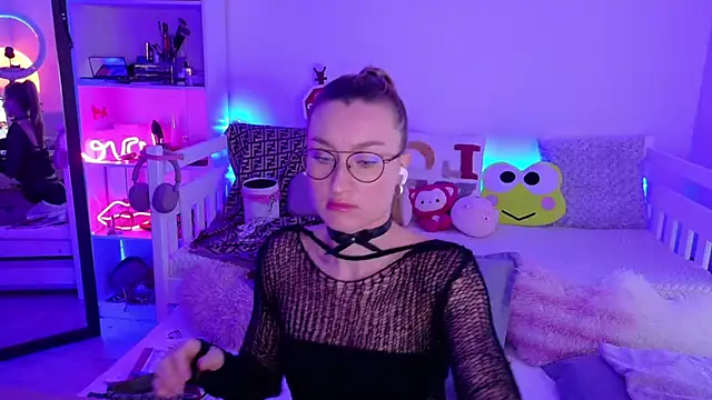 MysticRoxanne online show from December 1, 8:15 am